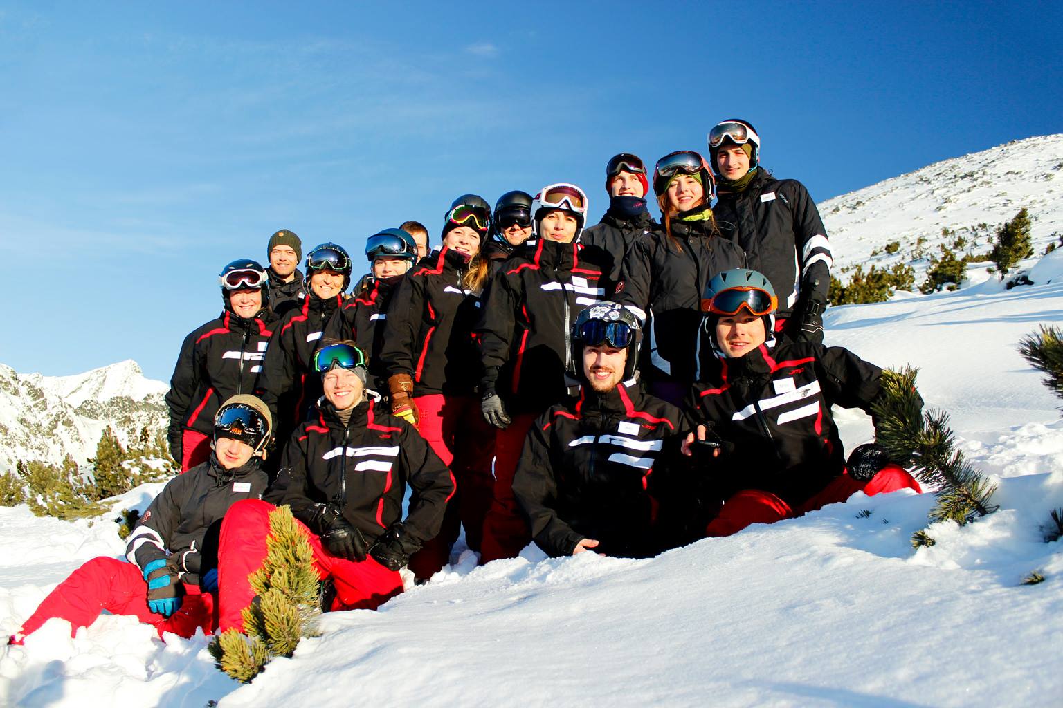 Lyžiarská škola; Zjazdové lyžovanie; bežky; snowboard; Štrbské Pleso; Vysoké Tatry;