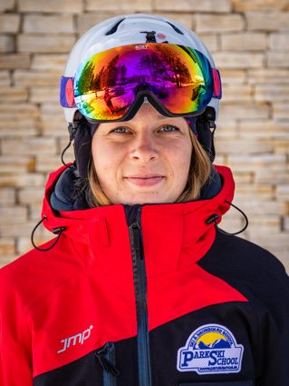 Zuzka Šterbáková - inštruktorka lyžovania a snowboardingu
